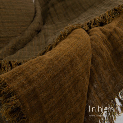 Tosidig brunt mønstret linpledd.