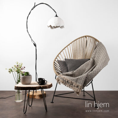 Pledd i halvlin mønstret med grått sikksakk