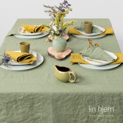 Duk i vasket lin, grønnaktig.