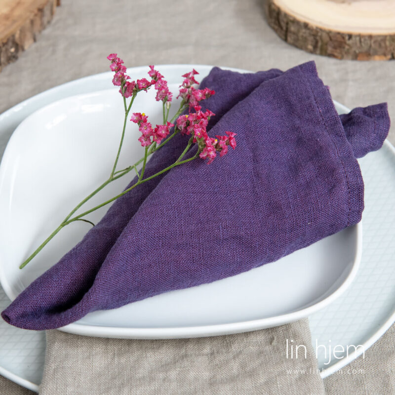 Lilla serviett i vasket lin.