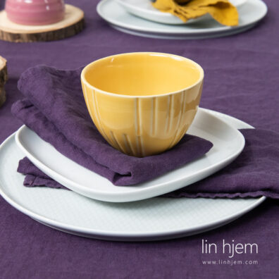 Vasket linserviett i lilla farge.