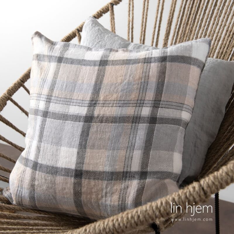 Linputetrekk med gr&aring; ruter.