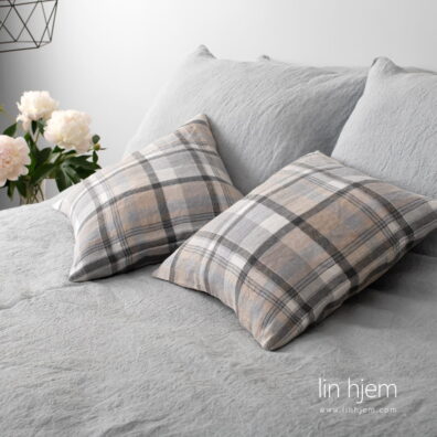 Putetrekk i lin i grå farge, rutete.