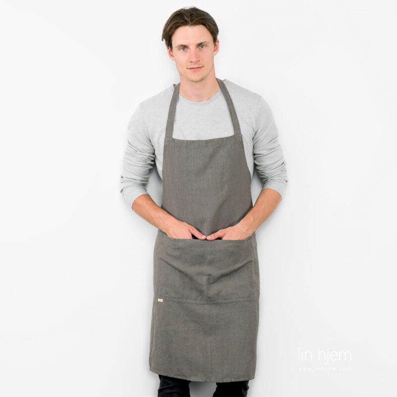 Mønstret linforkle i mørk grå farge.