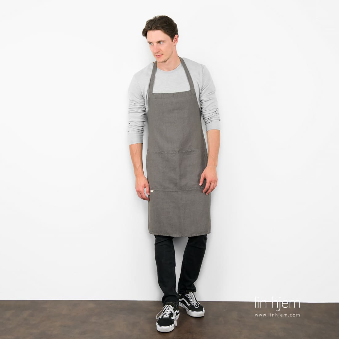 Mørkegrått mønstret linforkle.