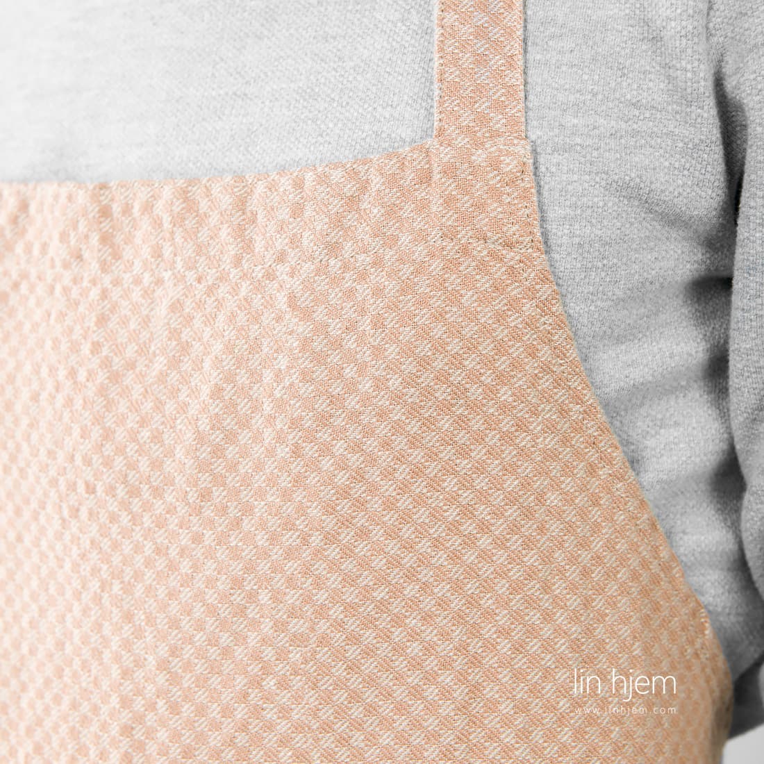 Brunt forkle i lin, rutete.