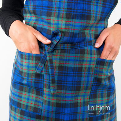 Rutete halvlin forkle i grønn blå farge.