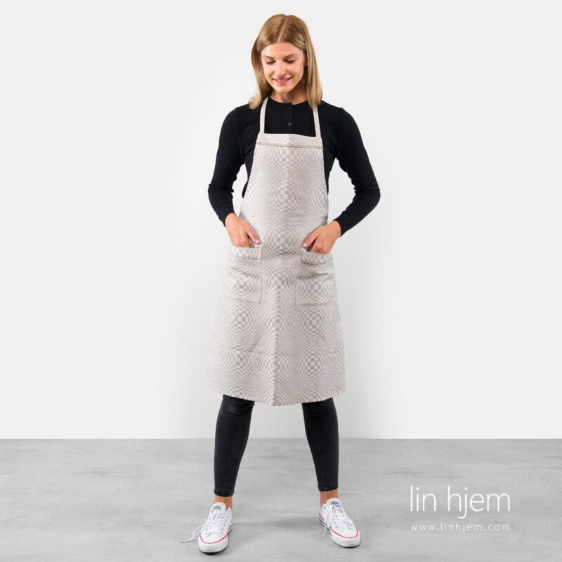 Rutete forkle i gr&aring; farge.