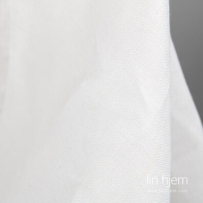 100% lin i melkehvit.