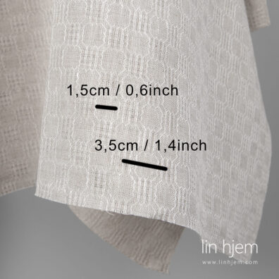 Lysegrått linstoff, mønstret.