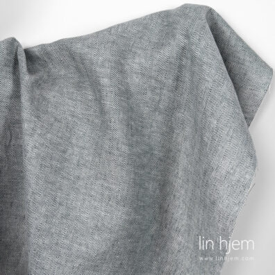 Gran mønstret linstoff i blåaktig hvit farge.