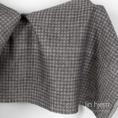 Linstoff med gråsvarte romber.