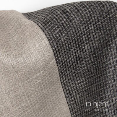 100% lin i svart-grå farge.