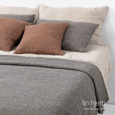 Leila grått sengeteppe.