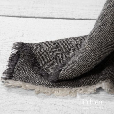 Sengeteppe i grå farge av 100% lin.