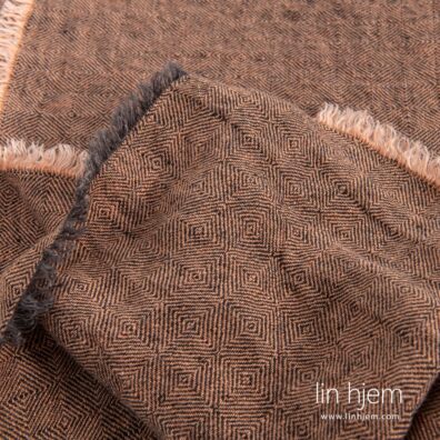 Sengeteppe, brunt, leila.