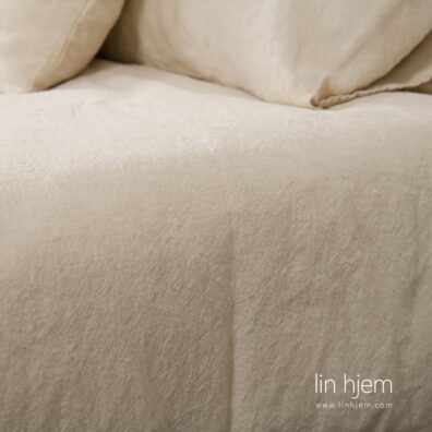 Lysebrunt sengesett.