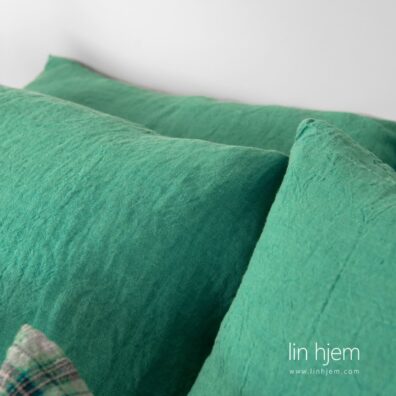 Verdi, sengesett i grønn farge.