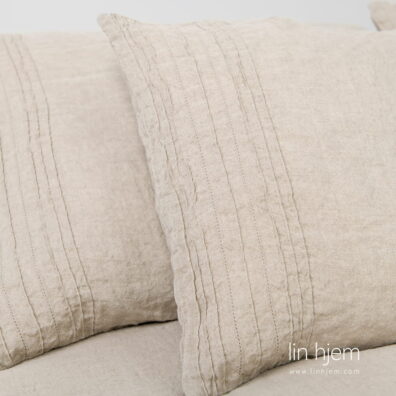 Reina sengesett i ufarget lin farge.