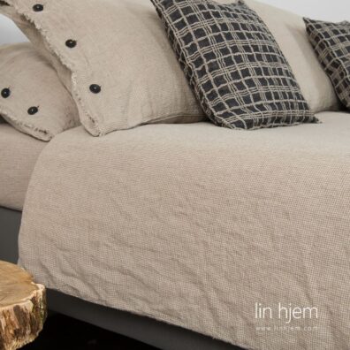 Mars kolleksjon sengesett i brunaktig farge.