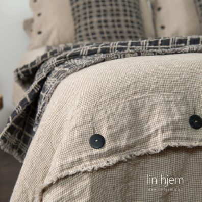 Mars sengesett med knapper.