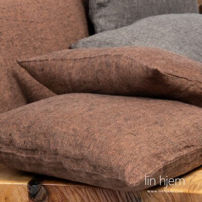 Leila brunt putetrekk.