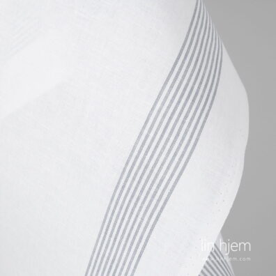 Halvlin stoff med grå striper.