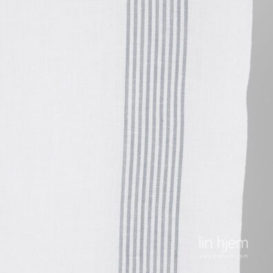 Stoff i halvlin med grå striper.