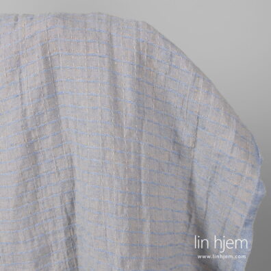 Brunt vasket linstoff i ruter.