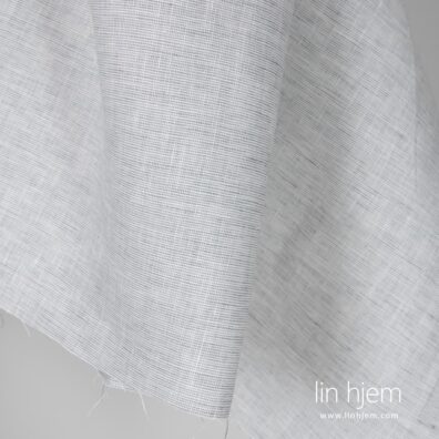 Rutete bredt linstoff i grå farge.