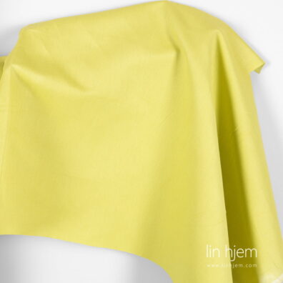 Halvlin stoff i grønnaktig gul farge.