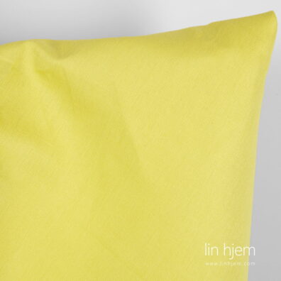 Grønnaktig gult stoff i halvlin.