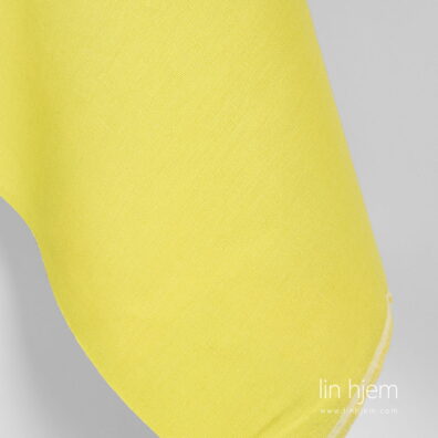 Grønnaktig gult halvlin stoff.