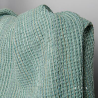 Grønt vasket stoff i halvlin.