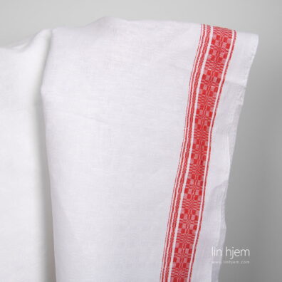 Stripete halvlin stoff i hvitt og rød.