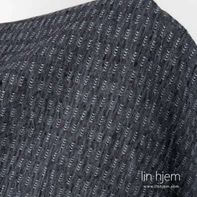 Svart/grått mønstret linstoff, vasket.