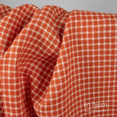 Rødt linstoff, mønstret.