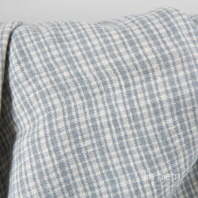 Lin-ull rutete stoff i grå farge, vasket.