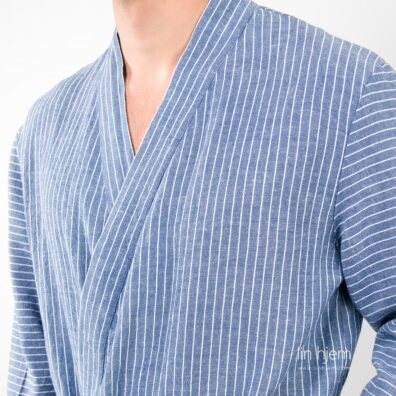 Aras morgenkåpe i blå.