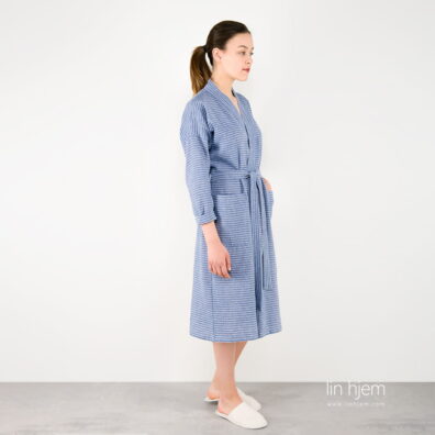 Mary, dame morgenkåpe i blå farge.