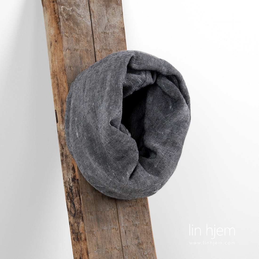 Svart hvitt rør skjerf.