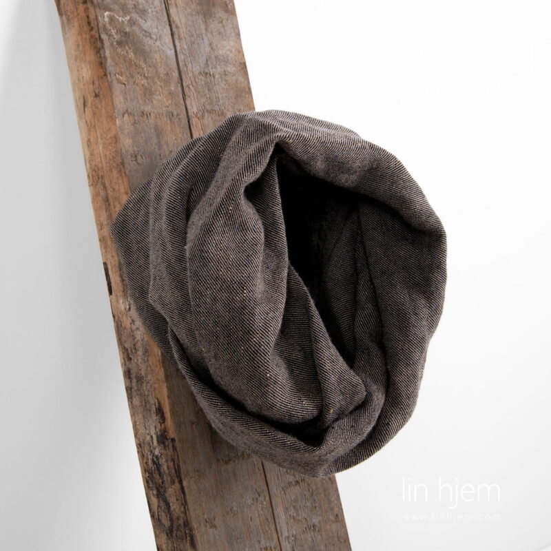 Brunt/svart rør skjerf.