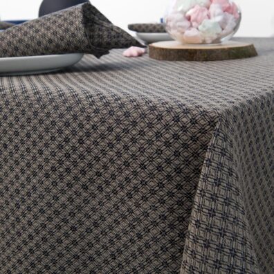 Mørkeblå duk i halvlin.