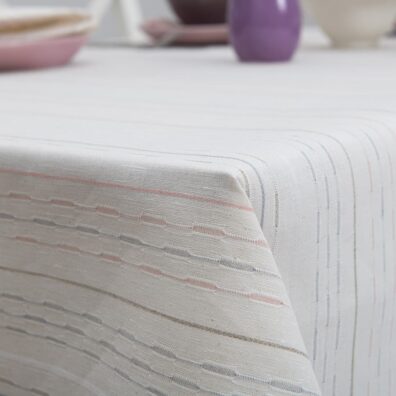 Halvlin duk i hvit farge.