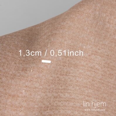 Lysebrunt stoff av 100% lin.