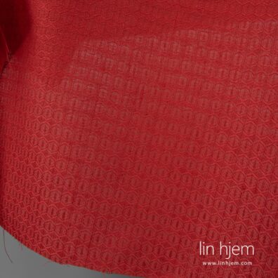 Rødt mønstret lin-bomull stoff.