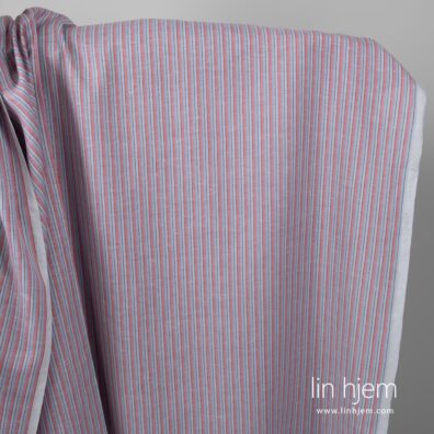Halvlin stoff med rosa/lyseblå striper.