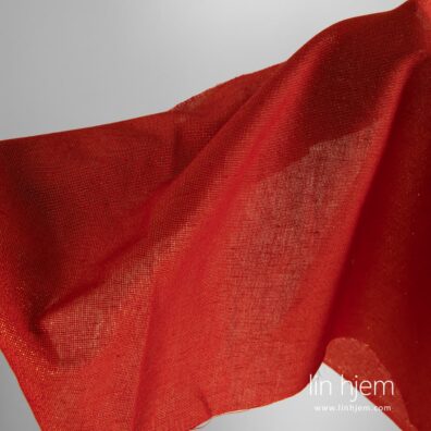 Halvlin stoff med gullglans i rød farge.
