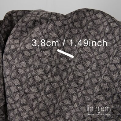 Mønstret svart/grått stoff i lin.