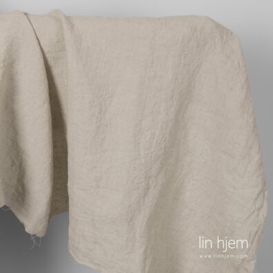 Bredt sand farget vasket linstoff.